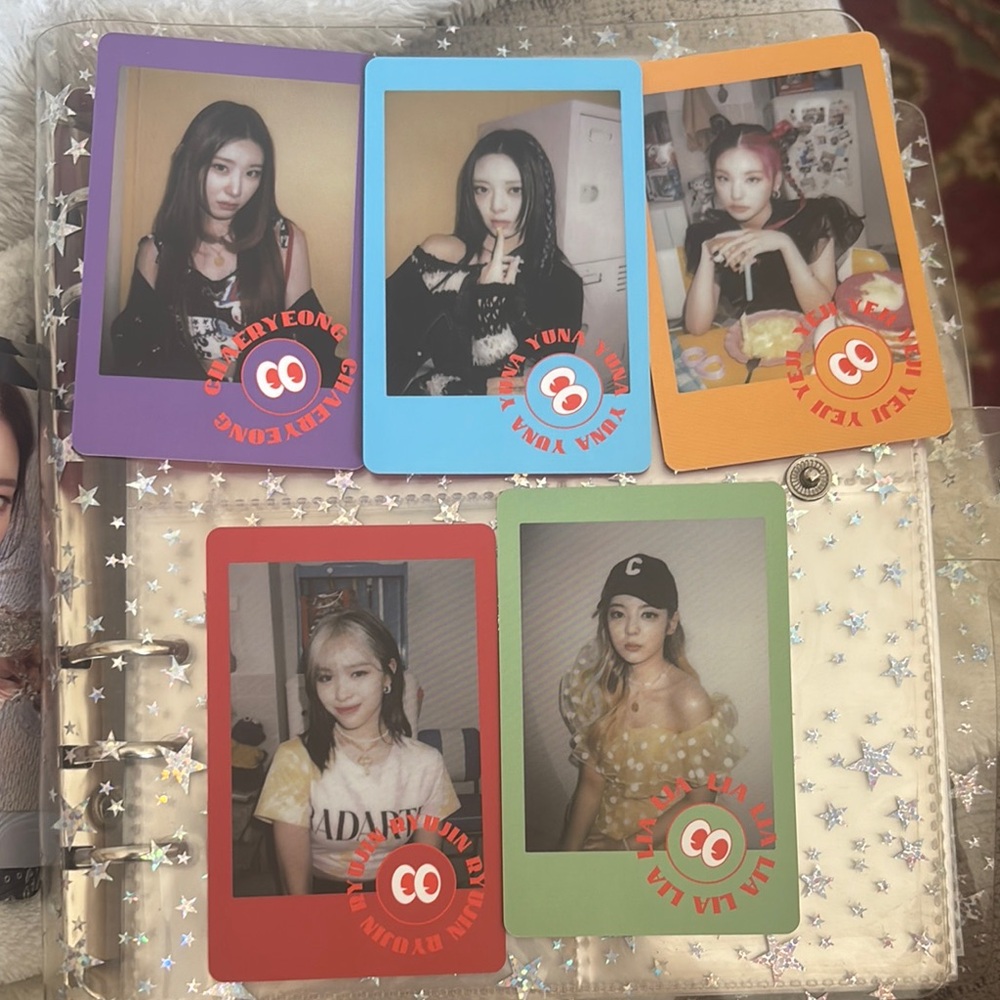 ITZY Crazy In Love Group Photo Cards